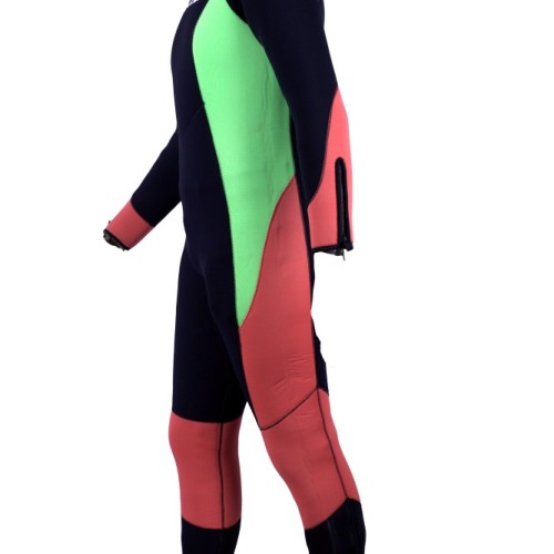 Wetsuits kleurrijk vrouw